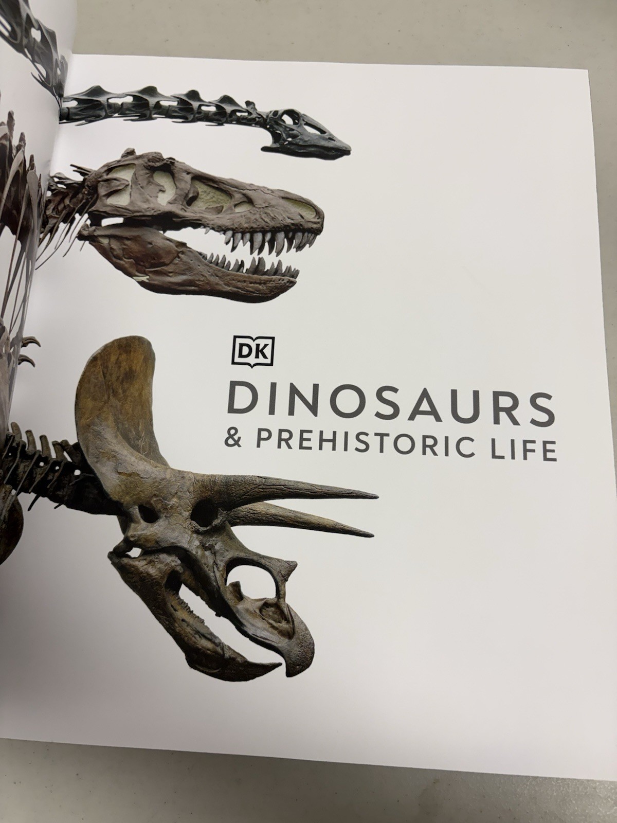 Dk Dinosaurs and Prehistoric Life Exclusive Edition with Deluxe Foil Print