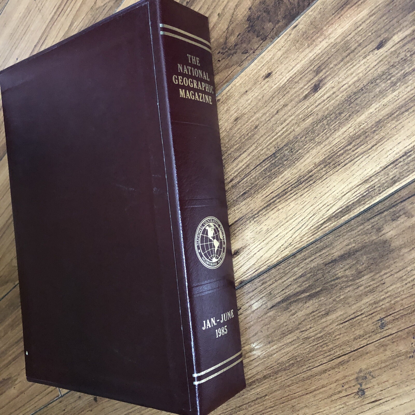 NATIONAL GEOGRAPHIC FAUX LEATHER BOUND SLIP CASE January -June 1985