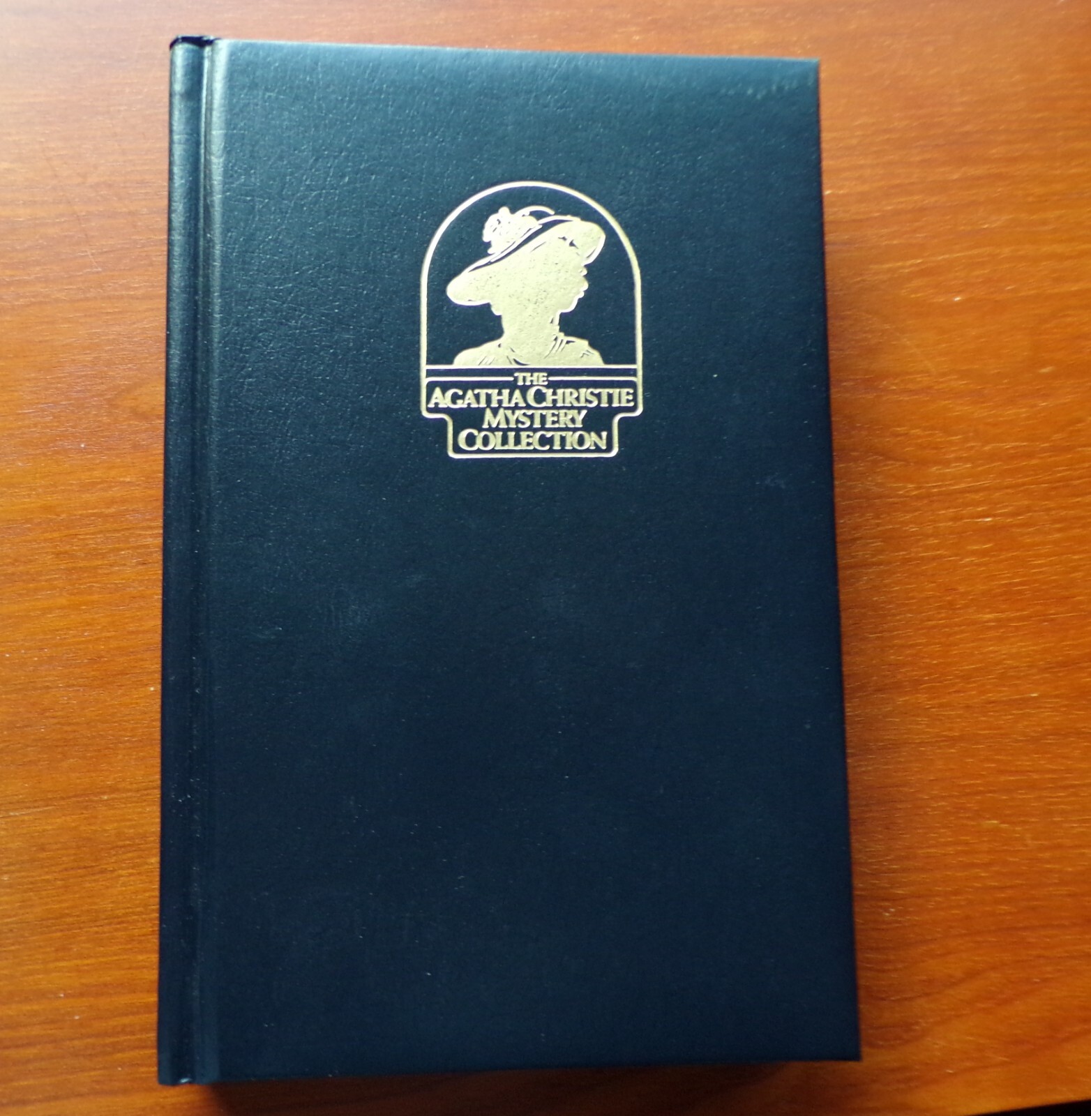 A Holiday for Murder Agatha Christie Mystery Collection Bantam Leatherette 3d