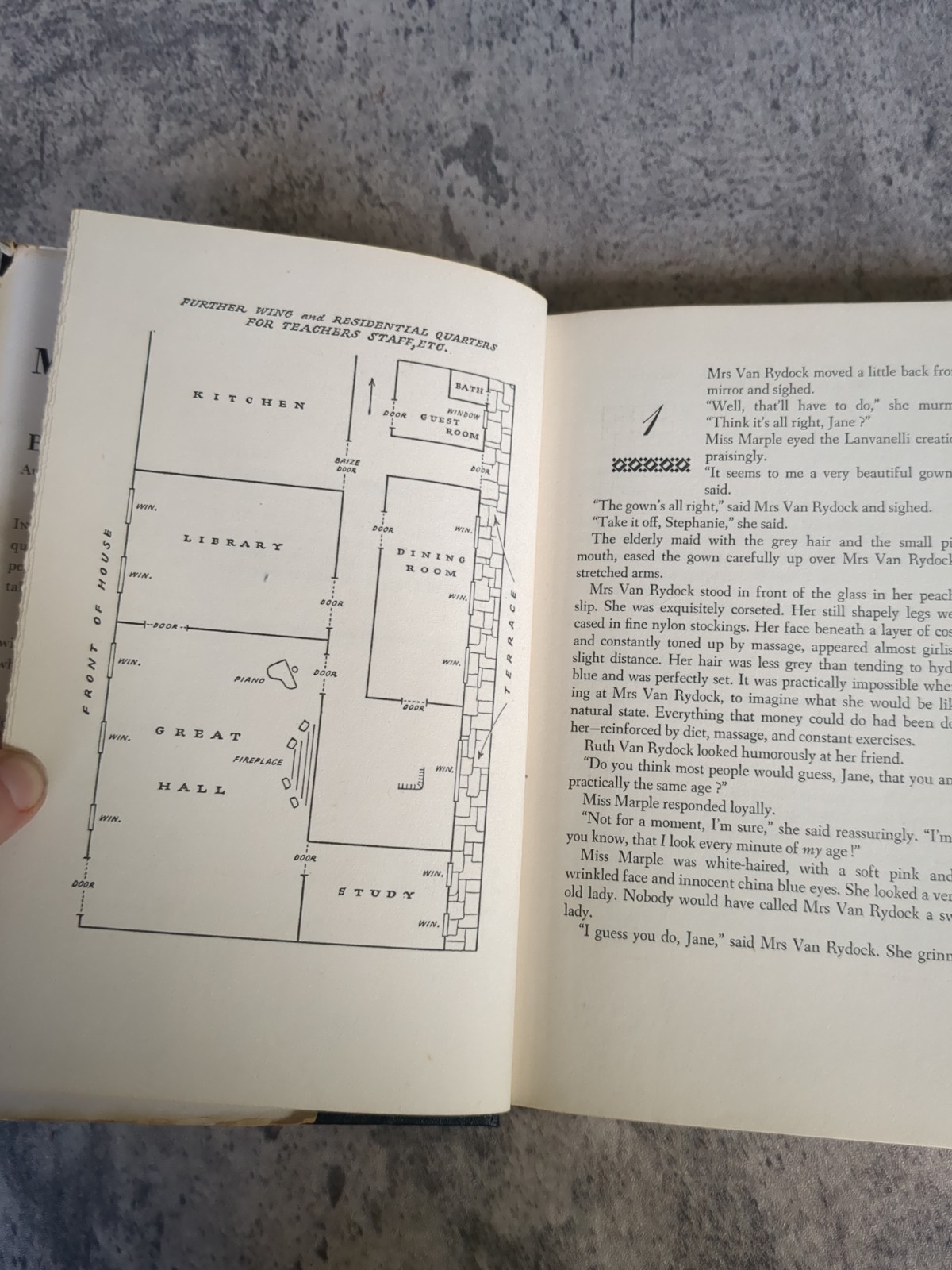 Murder with Mirrors Agatha Christie 1952 – Dodd, Mead & Company – DJ