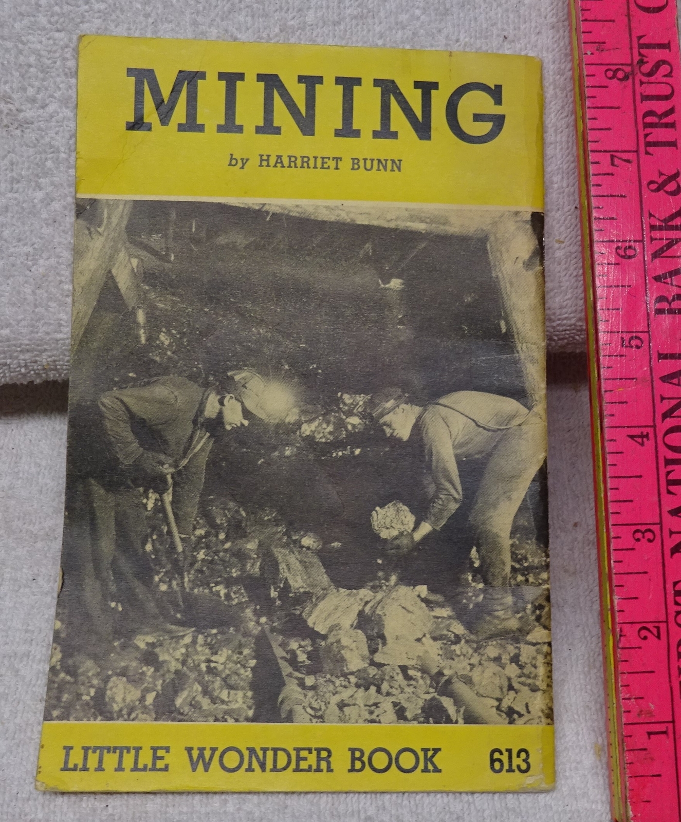 ** Vintage – LITTLE WONDER BOOK — MINING — DATED 1946 – 32 pages – Number 613