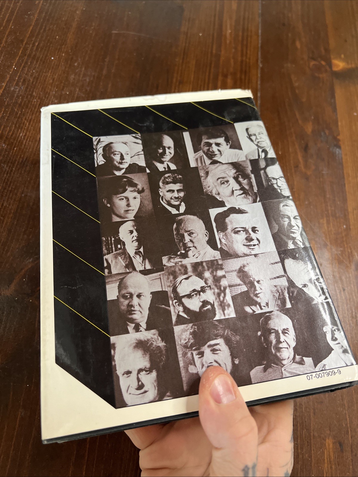 Twentieth Century Poetry: American and British (1900-1970); An American Brit…
