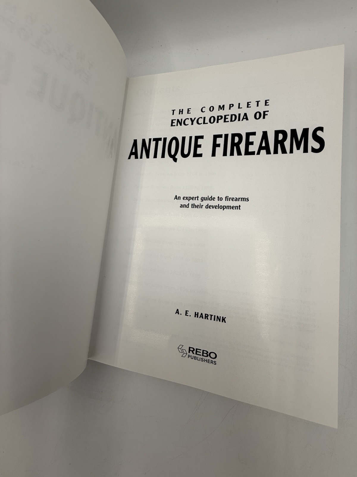 Complete Encyclopedia of Antique Firearms: Expert Guide to Firearms.
