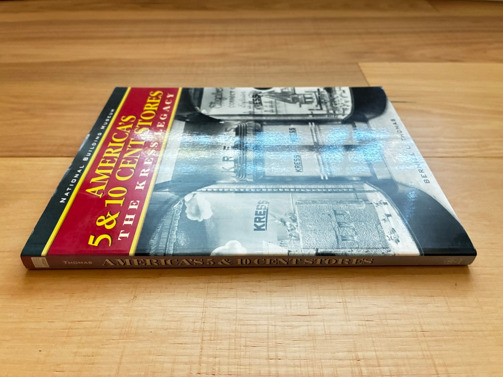 America’s 5 and 10 Cent Stores : The Kress Legacy by Bernice L. Thomas