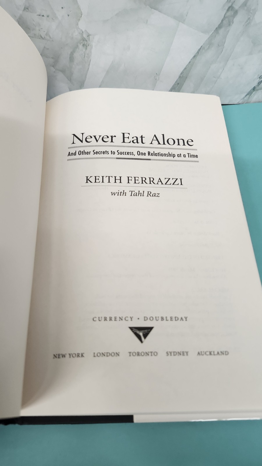 Never Eat Alone: And Other Secrets to Success, One Relationship a… by Tahl Raz