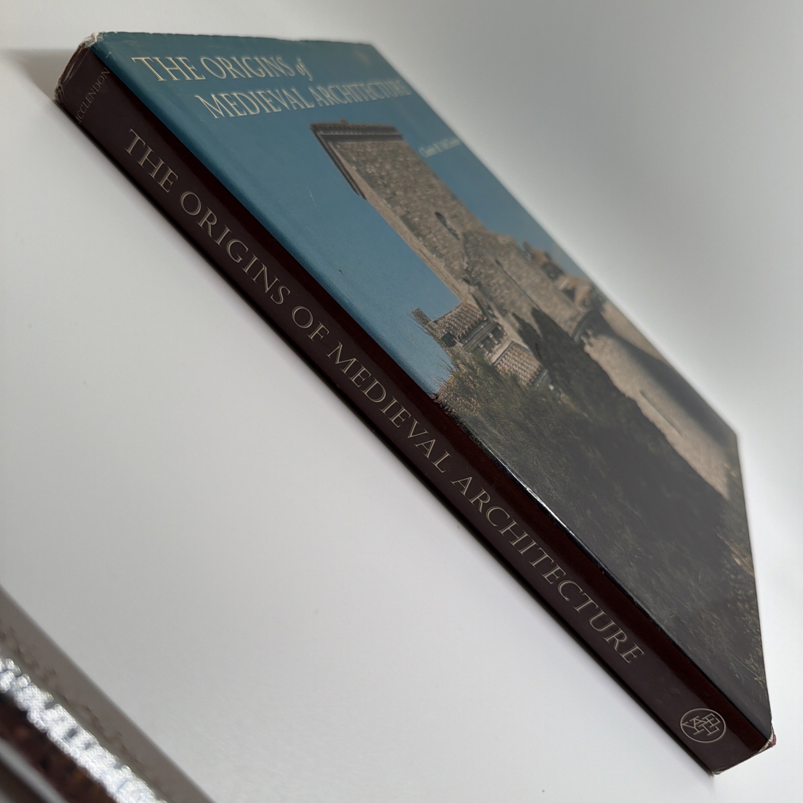 Origins of Medieval Architecture Building in Europe A.D. 600-900 Chas McClendon